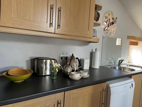 Η κουζίνα ή μικρή κουζίνα στο Homefield Barn Annexe - 2 miles from the sea
