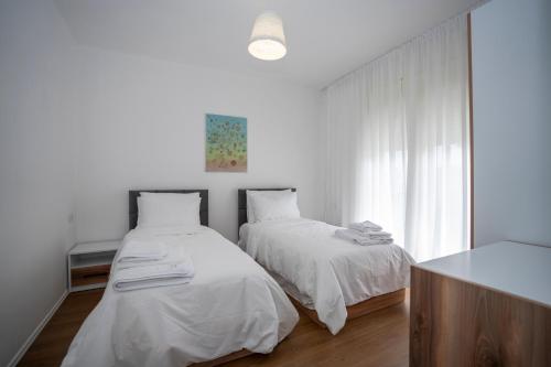 Una cama o camas en una habitación de Shkodra Harmony Residences