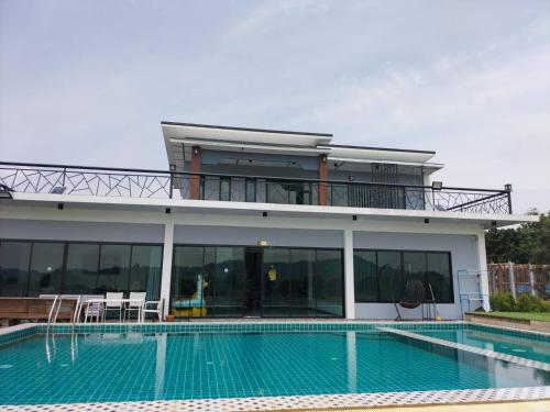 Φωτογραφία από το άλμπουμ του Lsarl Pool Villa อิฏฐ์สรี พูลวิลล่า σε Wangkata