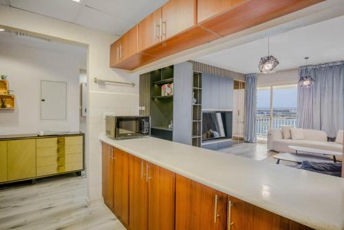 Dapur atau dapur kecil di Water surrounded beautiful 2BR apartment