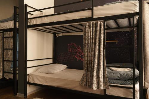 Postel nebo postele na pokoji v ubytování Moosica Hostel