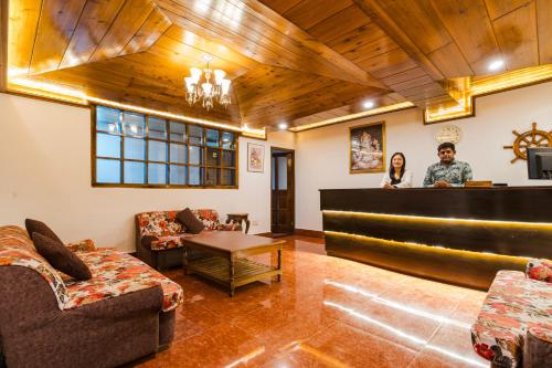 Χώρος καθιστικού στο Sparrow Cherry Resort 2 min walk To MG Marg