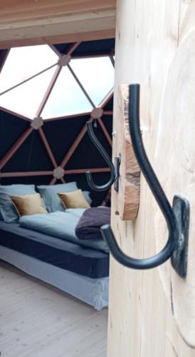 a bedroom with a bed in a wooden wall at Dôme Cocon des Cabris in Bérig-Vintrange