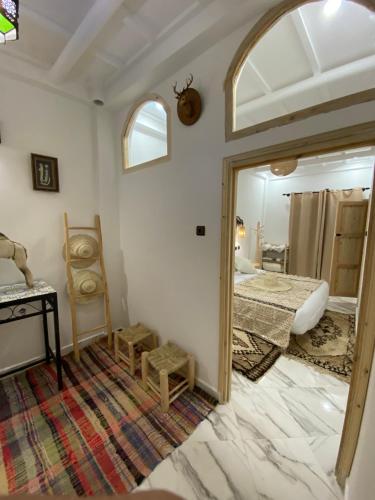 a room with a bedroom with a mirror and a bed at Dar Mgouna Roses in Kalaat MGouna