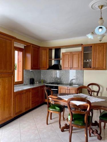 Kuhinja ili čajna kuhinja u objektu Apartment Alvis