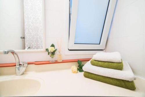 Imagem da galeria de Sunny Home by the Sea em Tel Aviv