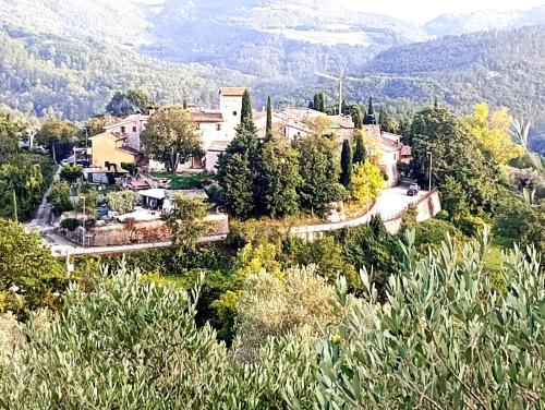 a small village in the middle of a mountain at Eremo di Santo Apollinare in Messenano