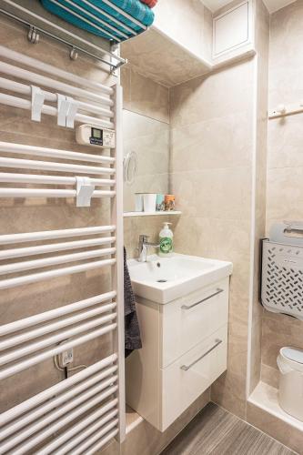Paris my home, GF, AIR COND, 2 SHOWERS, 2 WC photo 27