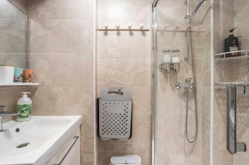 Paris my home, GF, AIR COND, 2 SHOWERS, 2 WC photo 28
