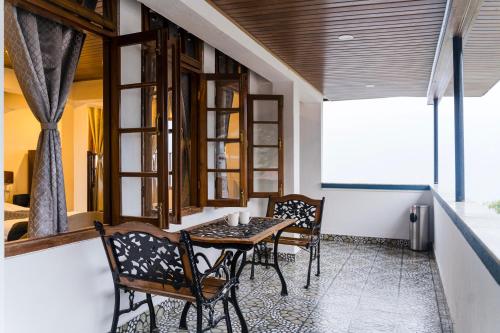 Χώρος καθιστικού στο Sparrow Cherry Resort 2 min walk To MG Marg