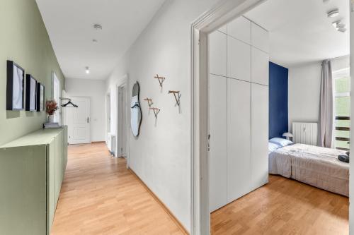 Ένα ή περισσότερα κρεβάτια σε δωμάτιο στο Stylish 120sqm Appartment in Berlin-Mitte