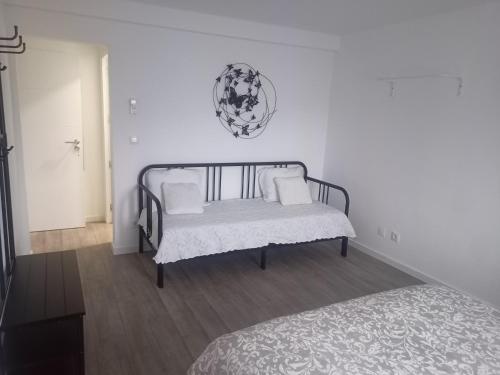 Ένα ή περισσότερα κρεβάτια σε δωμάτιο στο Mata Beach Caparica