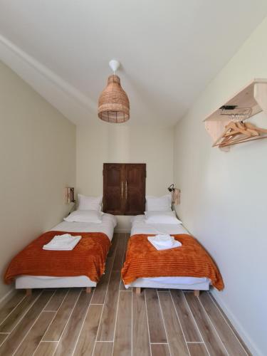 Katil atau katil-katil dalam bilik di Gîte chaleureux jusqu'à 6 pers à partir de 2 pers et 3 nuits min