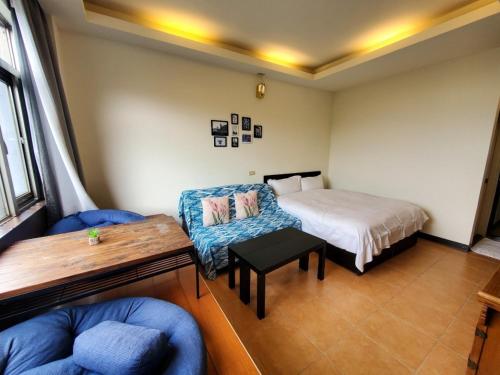a small room with a bed and a couch at Old Street Seaview Homestay in Jiufen