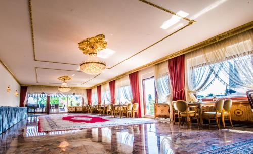 a room with a table and chairs and a chandelier at Hotel am Yachthafen in Konstanz