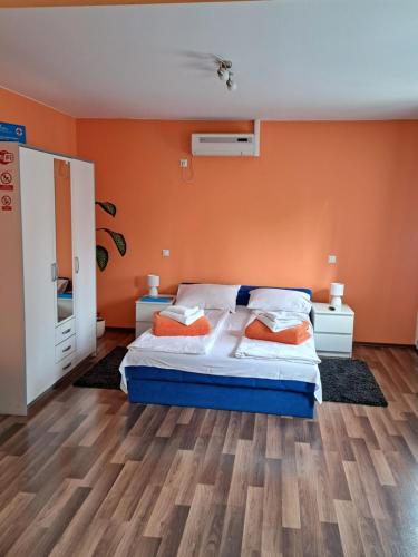 Ένα ή περισσότερα κρεβάτια σε δωμάτιο στο Rooms Modrušan