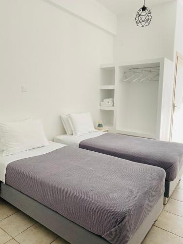 Una cama o camas en una habitación de Alkyon Hotel