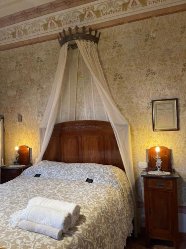 A bed or beds in a room at La Casa sul Lungarno
