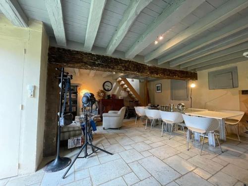 Posezení v ubytování Maison de charme avec piscine