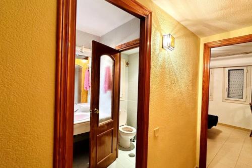 Bilik mandi di Almerimar Seaside Flat