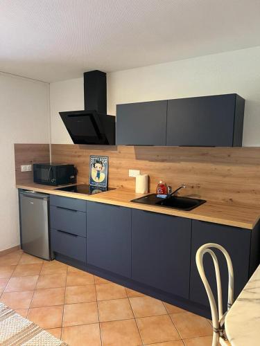 Η κουζίνα ή μικρή κουζίνα στο Suite et Spa Les Abatilles