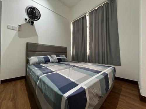 Katil atau katil-katil dalam bilik di 3 Rooms Family Suite at Costa Mahkota by Velmount Group