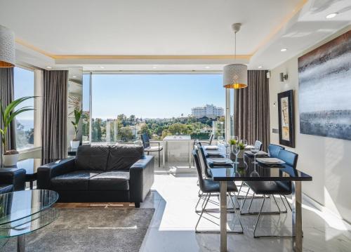 Luxurious Hillside Villa with Private Pool - Sea & Mountain Views