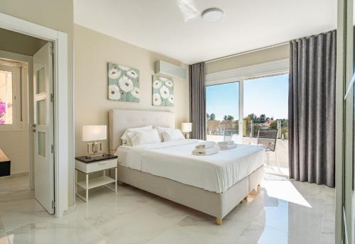 Luxurious Hillside Villa with Private Pool - Sea & Mountain Views