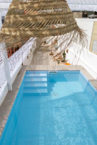 a large blue swimming pool on top of a building at Blue House- am Strand von Vila do Conde, Porto in Vila do Conde