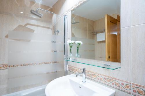 Koupelna v ubytování Apartamentos GO - Génova Parquesol - Parking Gratuito