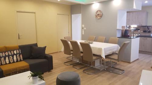 Η κουζίνα ή μικρή κουζίνα στο Apt 200m de la plage, tout confort et climatisé