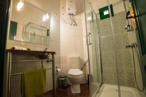 Bilik mandi di Hostal Tamonante