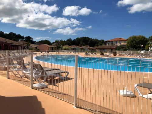 *Jolie maison proche plage et lac marin, avec piscine, tennis à Soustons Plage*