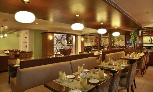 La Classic- Attibele, Hosurにあるレストランまたは飲食店
