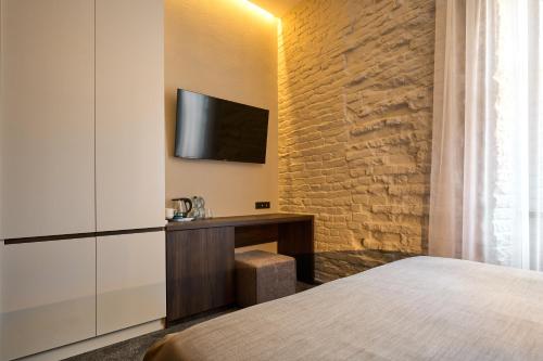 Una televisión o centro de entretenimiento en FIMKA Apart Hotel