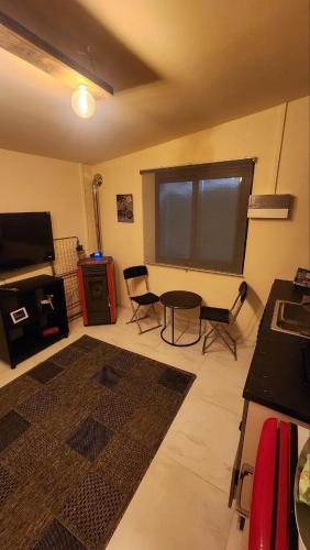 Televisyen dan/atau pusat hiburan di Agros Glamping Boutique