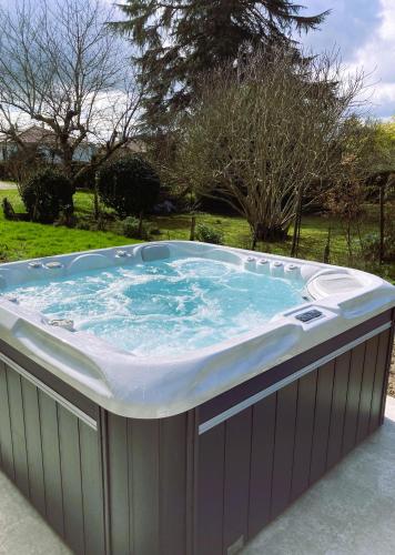 Photo de la galerie de l'établissement Gîte d'Elvire Maison chaleureuse avec jacuzzi privatif et parc arboré, à Bergerac