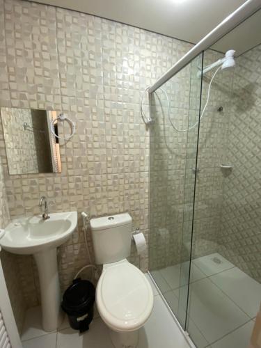 a bathroom with a toilet and a sink and a shower at Pousada Lençóis Encantados - Centro de Barreirinhas in Barreirinhas