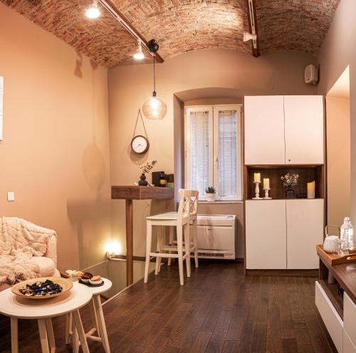 O bucătărie sau chicinetă la VENUS Apartment with jacuzzi and sauna - City Center
