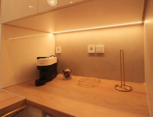 Beautiful and Cosy Rooftop Studio - Fantastic View, Next to Athens Tower