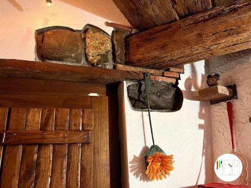 a room with a wooden door and a wall at Casa di campagna nel Parco del Pollino in Teana