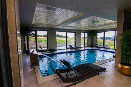 Piscina en o cerca de Zlatibor Hills Afrodita & Spa