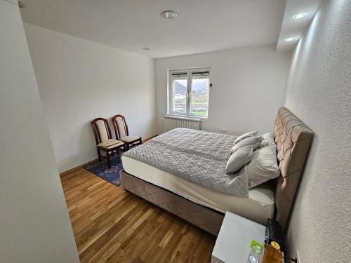 Postel nebo postele na pokoji v ubytování Guest house Adžić