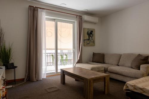 Acropolis View 4-BD Central Apartment