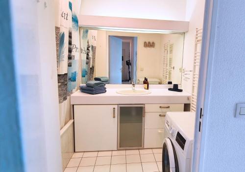 Η κουζίνα ή μικρή κουζίνα στο Le Victoria-Centre ville-Piscine-Parking privé-Wi-Fi