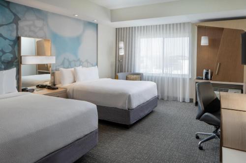 Postel nebo postele na pokoji v ubytování Courtyard by Marriott Houston Northwest/Cypress