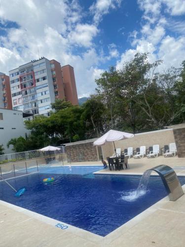 a swimming pool with a water slide in a building at Habitación en Junin 2 Piedecuesta in Piedecuesta