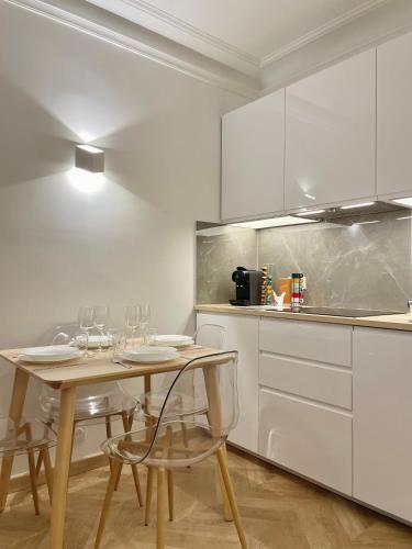 PARIS-ALESIA Super appartement 2 pièces de 39m2 - très cosy pour 1 - 5 personnes totalement refait à NEUF -ENTIRE APARTMENT LUXURIOUS AND WARM -PARIS ALESIA 14ème - Proche Aéroport Paris-Orly - Parc des Expositions Porte de Versailles FREE WIFI GRATUIT