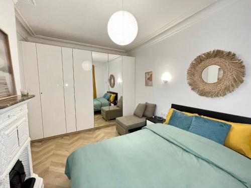 PARIS-ALESIA Super appartement 2 pièces de 39m2 - très cosy pour 1 - 5 personnes totalement refait à NEUF -ENTIRE APARTMENT LUXURIOUS AND WARM -PARIS ALESIA 14ème - Proche Aéroport Paris-Orly - Parc des Expositions Porte de Versailles FREE WIFI GRATUIT