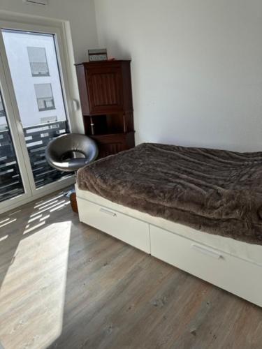 Ένα ή περισσότερα κρεβάτια σε δωμάτιο στο modern appartment near airport